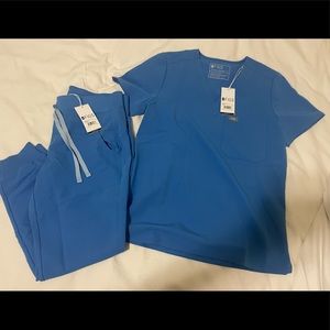 Figs Catarina One-Pocket Scrub Top & Zamora 2.0 Petite Jogger Pant